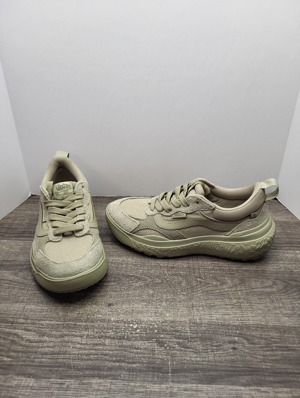 VANS UltraRange NEO VR3 Wave Olive Womens Size 8.5 Gym Shoes New